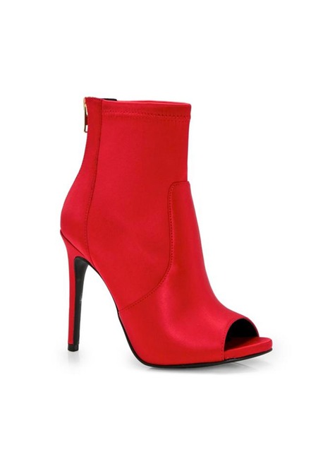 E-comm: Sexy Heels to Ring in the New Year